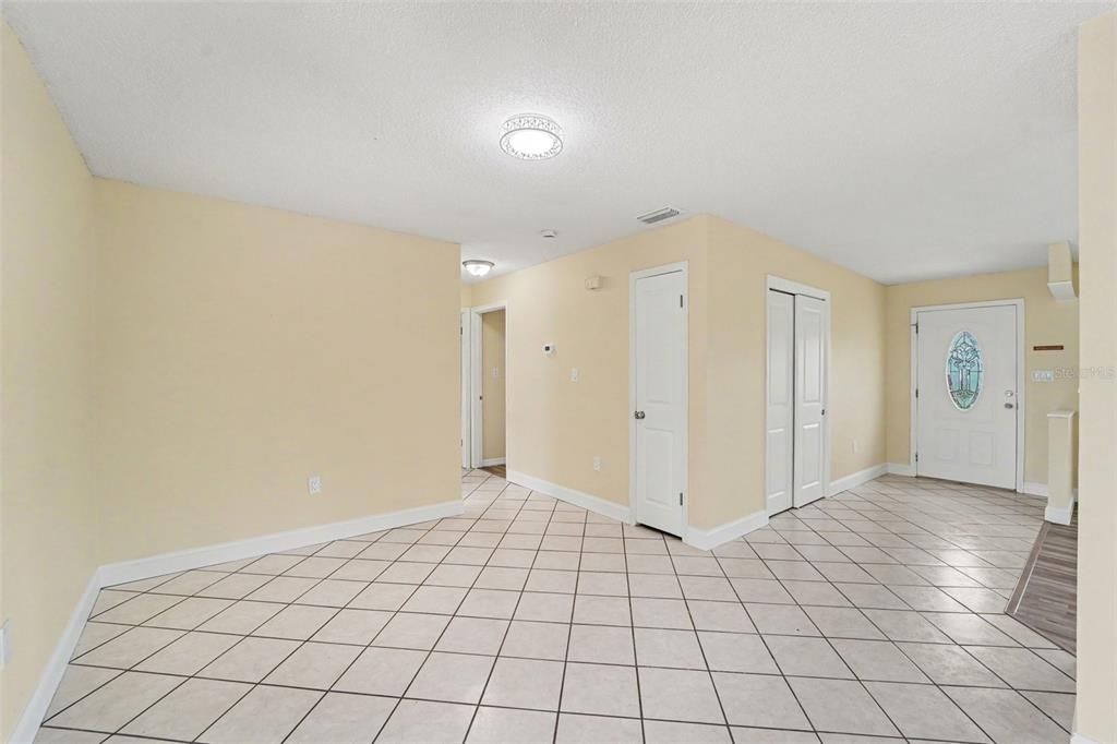 For Sale: $284,900 (3 beds, 2 baths, 1356 Square Feet)