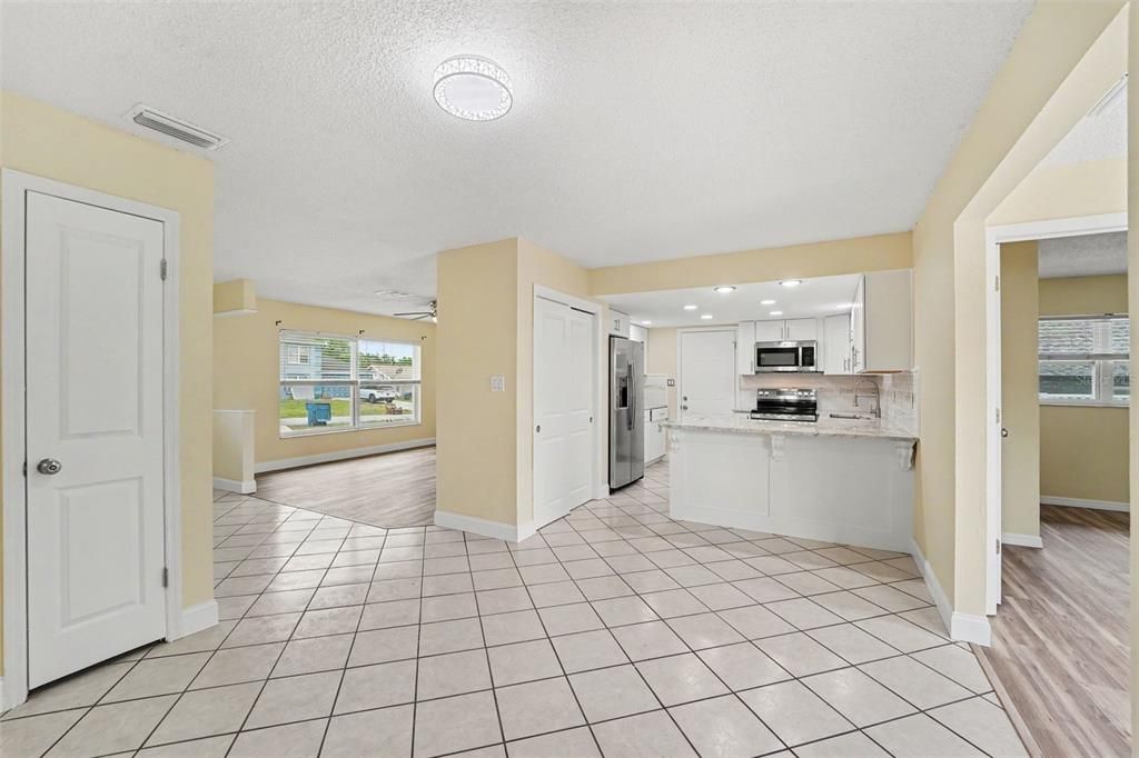 For Sale: $284,900 (3 beds, 2 baths, 1356 Square Feet)