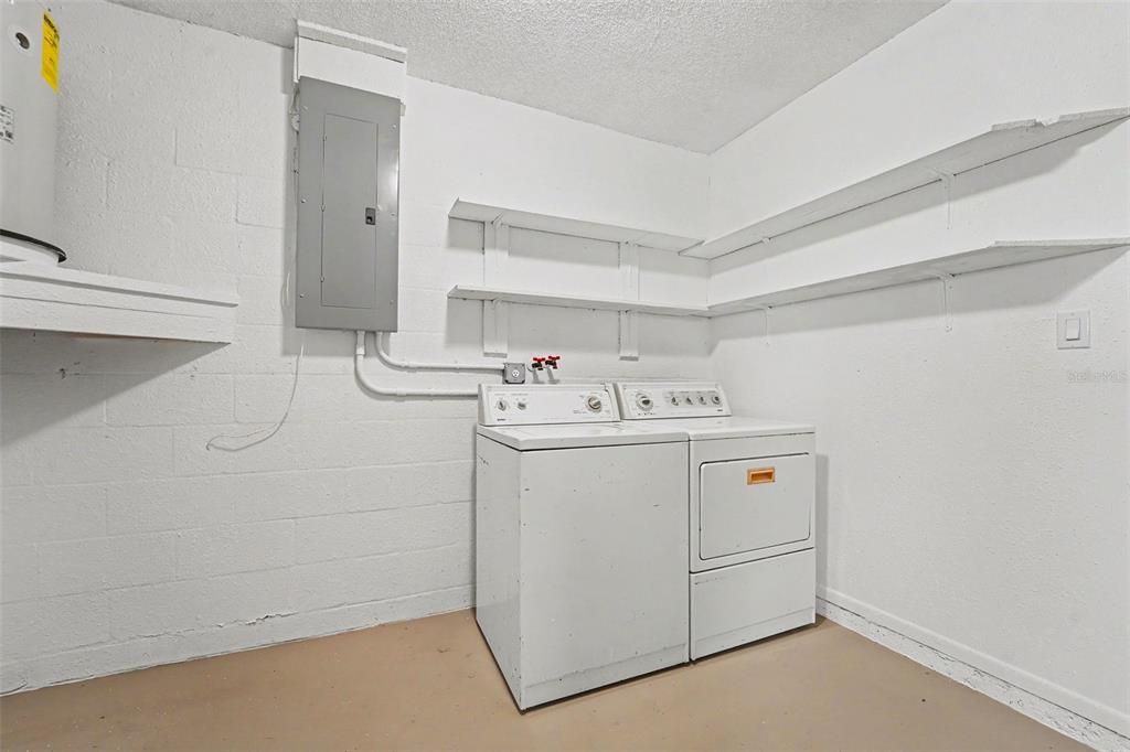 For Sale: $284,900 (3 beds, 2 baths, 1356 Square Feet)