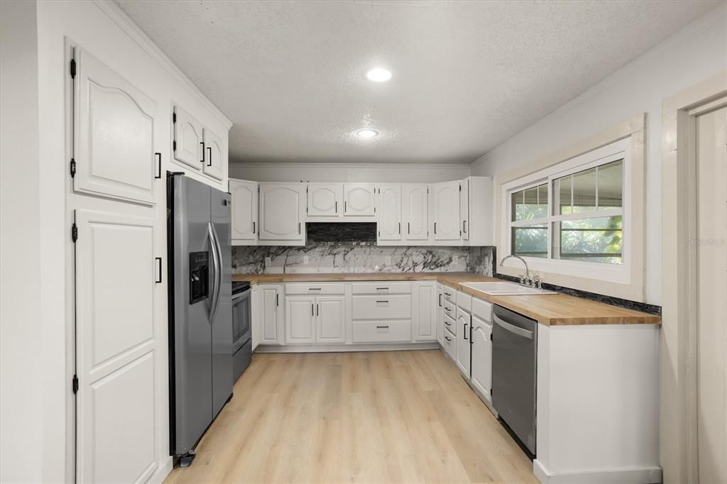 For Rent: $4,500 (2 beds, 2 baths, 2409 Square Feet)