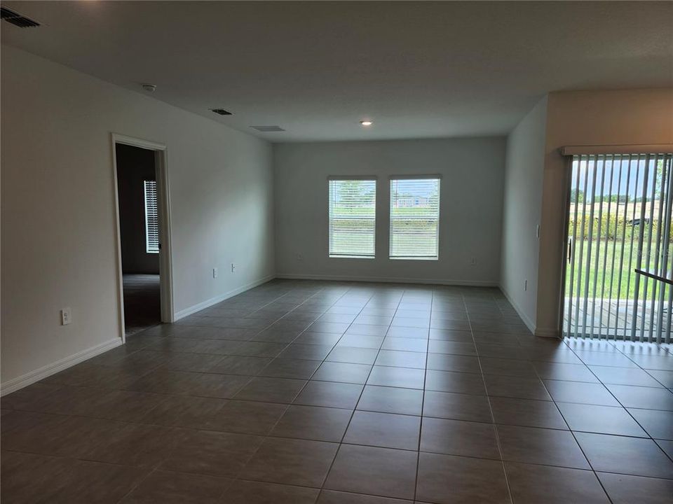 En Renta: $2,525 (4 camas, 2 baños, 1845 Pies cuadrados)