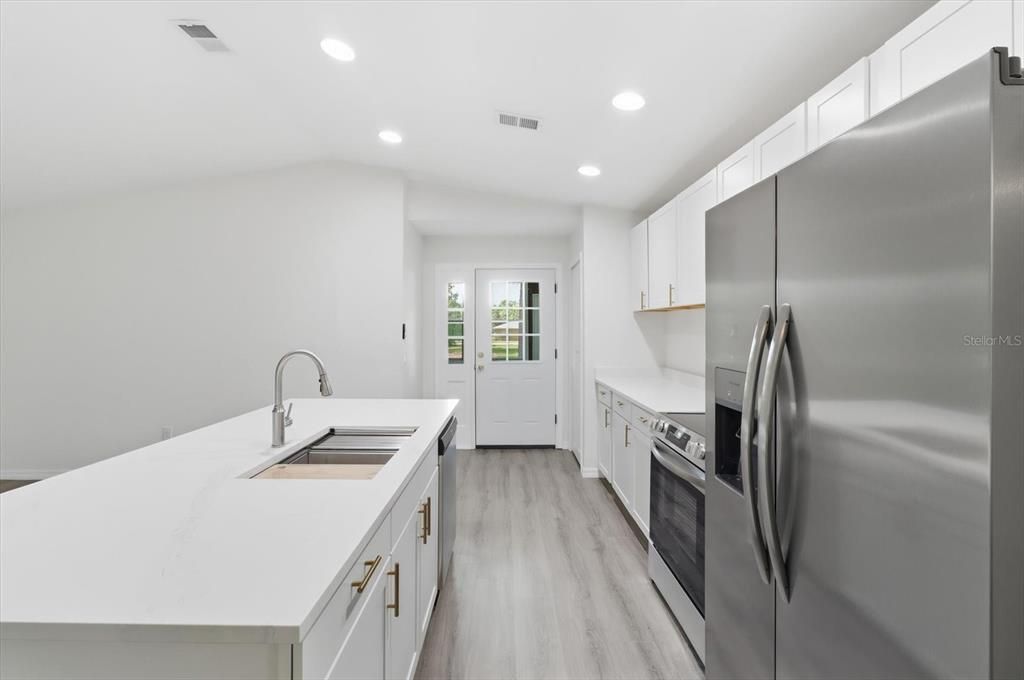 For Sale: $320,000 (3 beds, 2 baths, 1897 Square Feet)