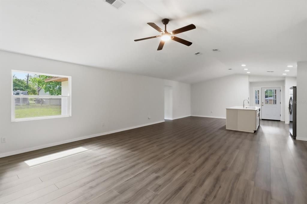 For Sale: $320,000 (3 beds, 2 baths, 1897 Square Feet)