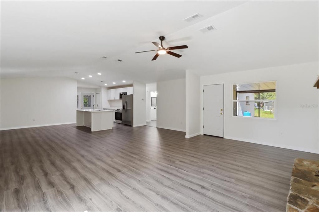 For Sale: $320,000 (3 beds, 2 baths, 1897 Square Feet)