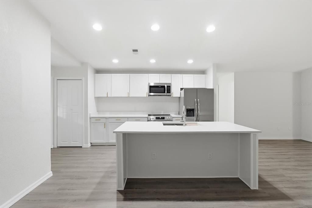 For Sale: $320,000 (3 beds, 2 baths, 1897 Square Feet)