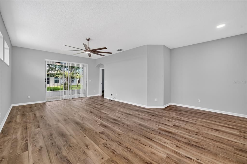 For Sale: $315,000 (3 beds, 2 baths, 1601 Square Feet)