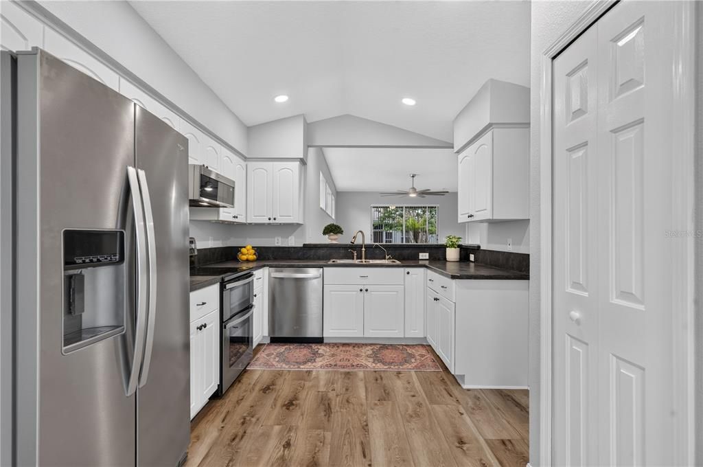 For Sale: $315,000 (3 beds, 2 baths, 1601 Square Feet)