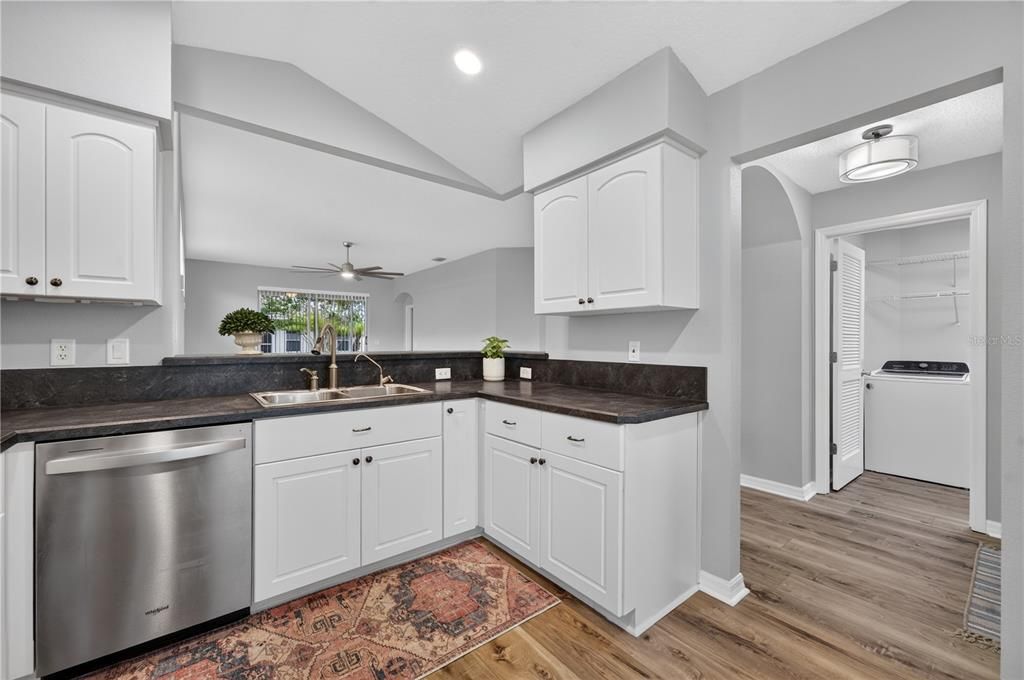 For Sale: $315,000 (3 beds, 2 baths, 1601 Square Feet)