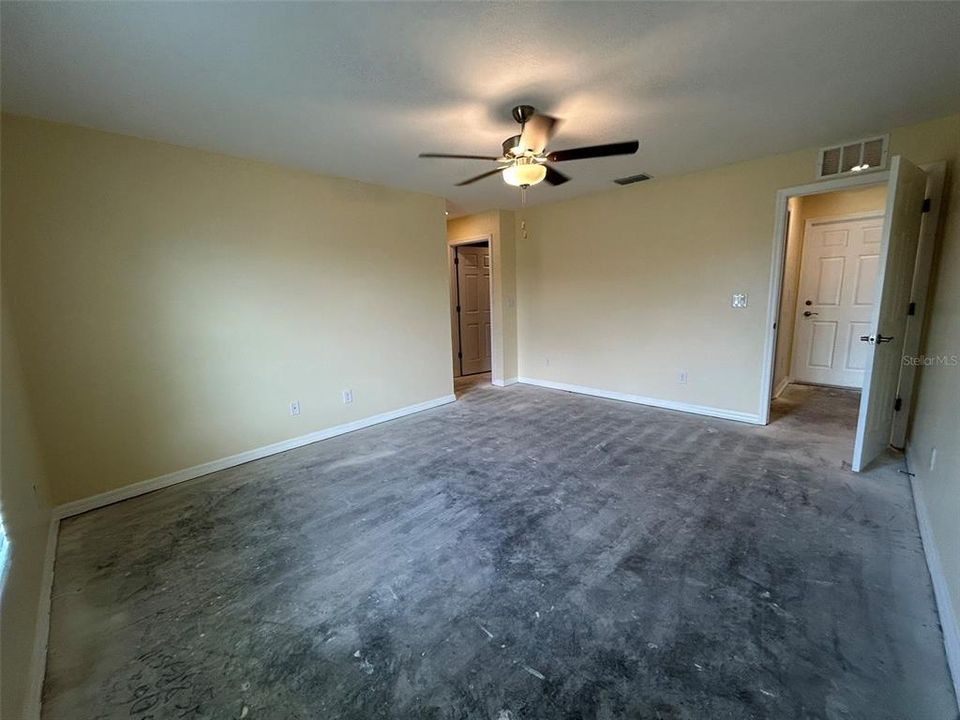 For Rent: $2,095 (4 beds, 2 baths, 1806 Square Feet)