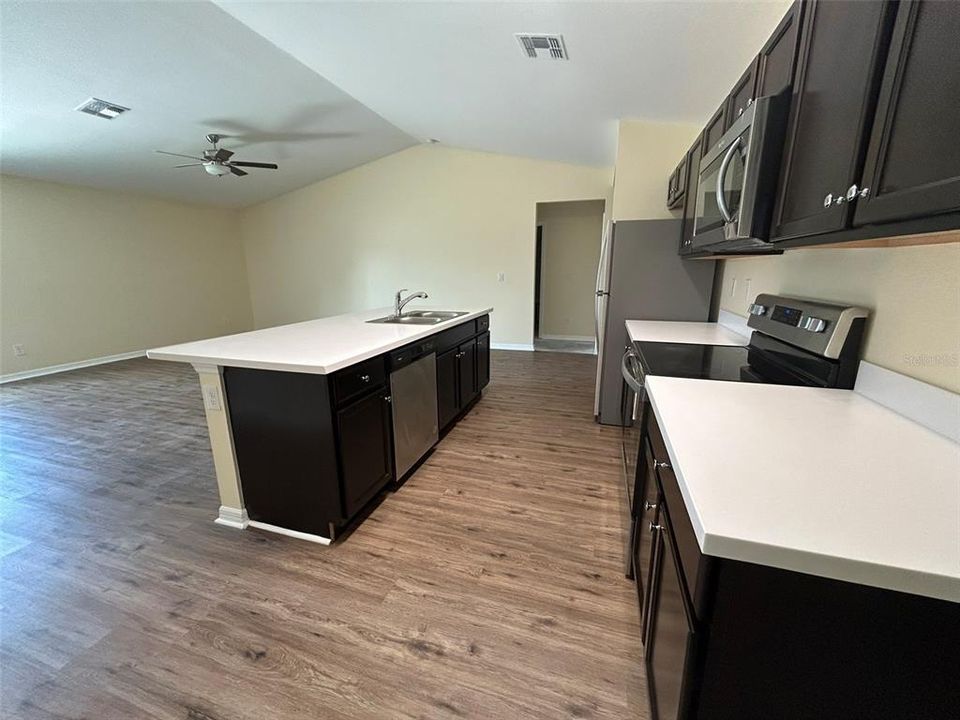 For Rent: $2,095 (4 beds, 2 baths, 1806 Square Feet)
