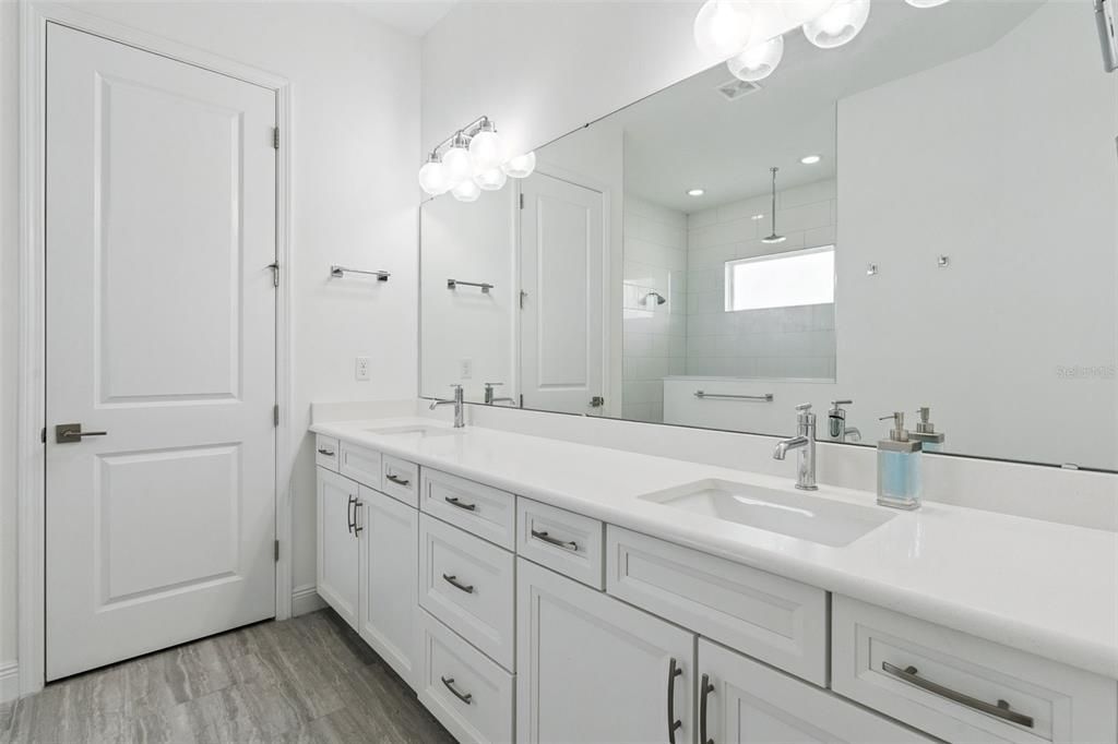 For Sale: $1,100,000 (7 beds, 4 baths, 3938 Square Feet)