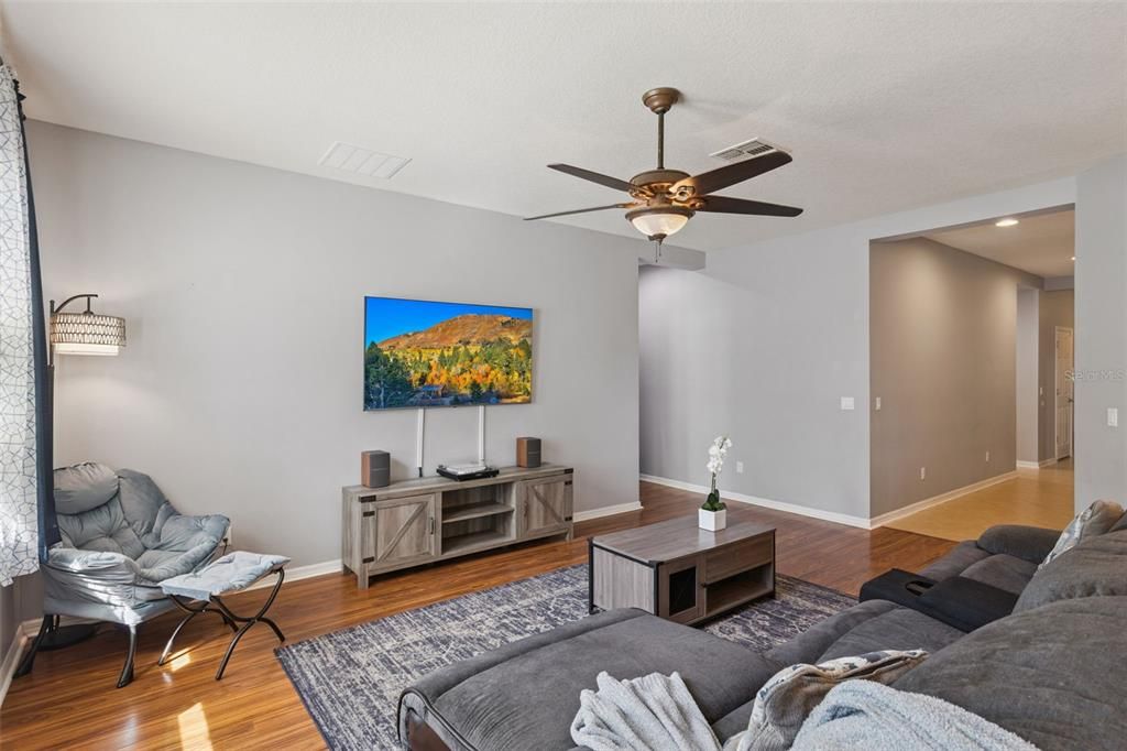 En Venta: $374,900 (4 camas, 2 baños, 1859 Pies cuadrados)