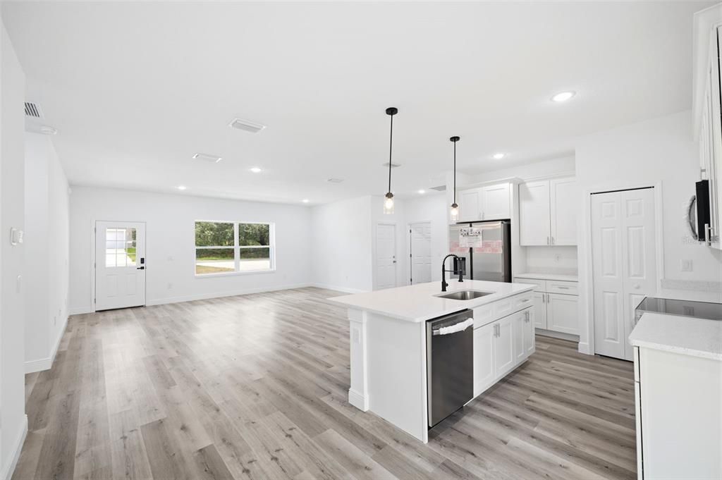 For Sale: $283,000 (3 beds, 2 baths, 1540 Square Feet)