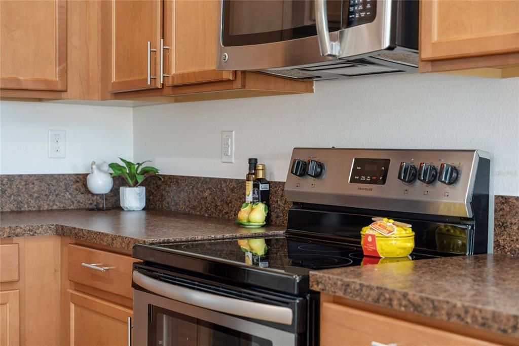 For Rent: $2,050 (2 beds, 2 baths, 1273 Square Feet)
