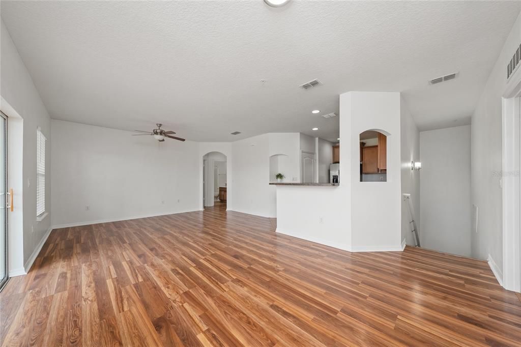For Rent: $2,050 (2 beds, 2 baths, 1273 Square Feet)