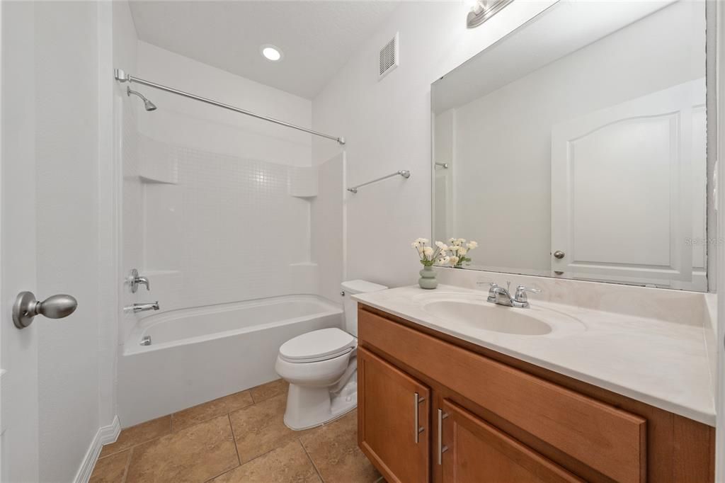 For Rent: $2,050 (2 beds, 2 baths, 1273 Square Feet)