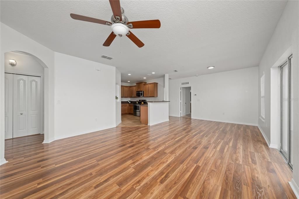 For Rent: $2,050 (2 beds, 2 baths, 1273 Square Feet)