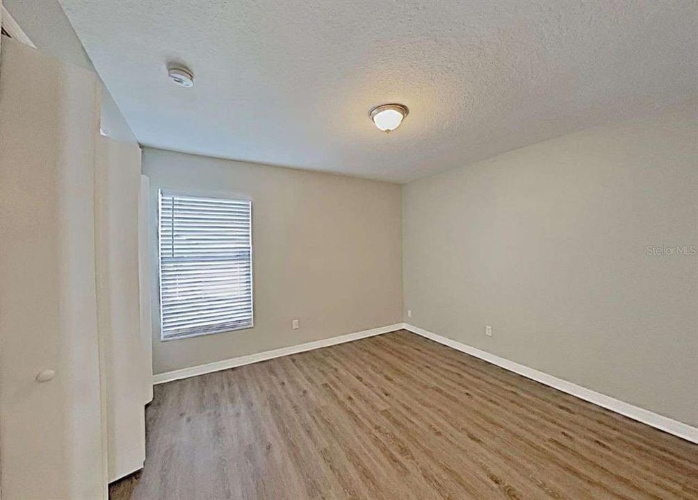 For Rent: $2,050 (4 beds, 2 baths, 2042 Square Feet)