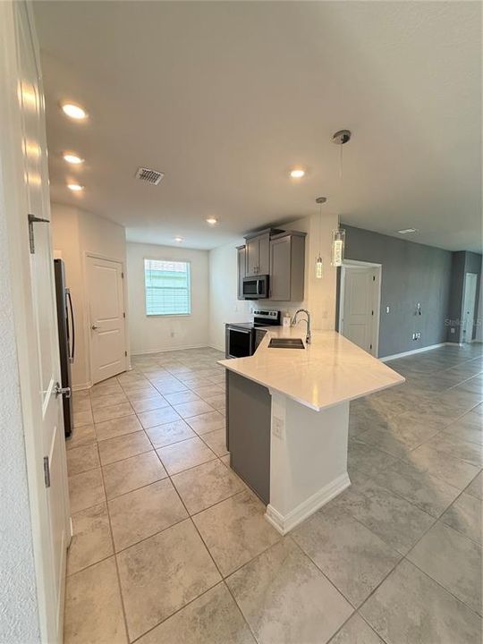 For Rent: $2,600 (3 beds, 2 baths, 2115 Square Feet)