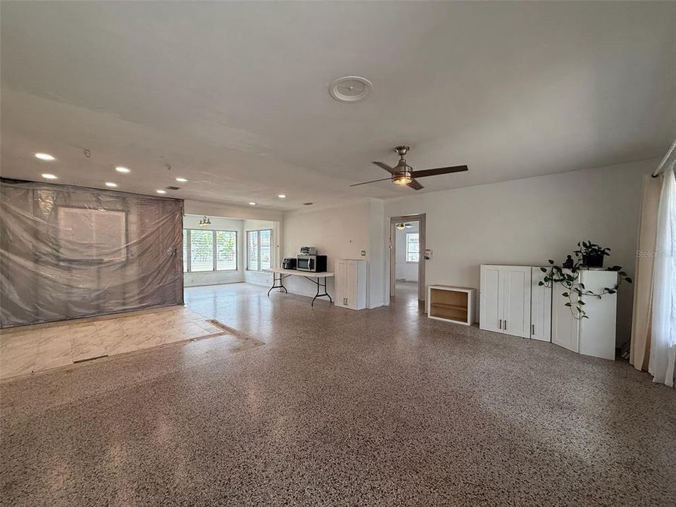 For Sale: $400,000 (2 beds, 2 baths, 1214 Square Feet)