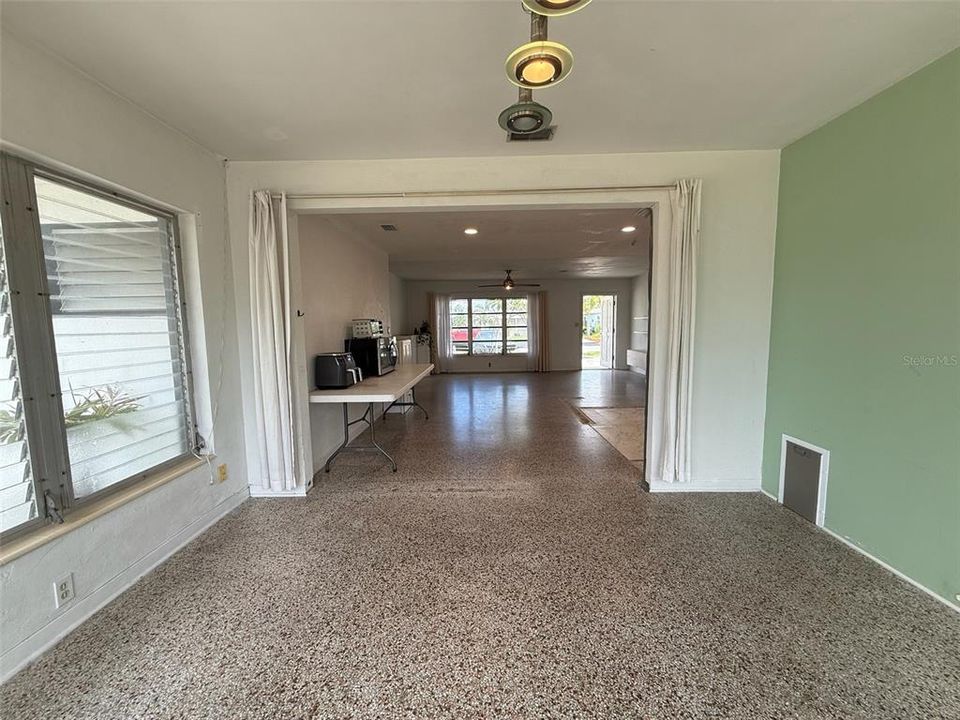 For Sale: $400,000 (2 beds, 2 baths, 1214 Square Feet)