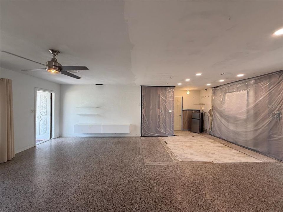 For Sale: $400,000 (2 beds, 2 baths, 1214 Square Feet)
