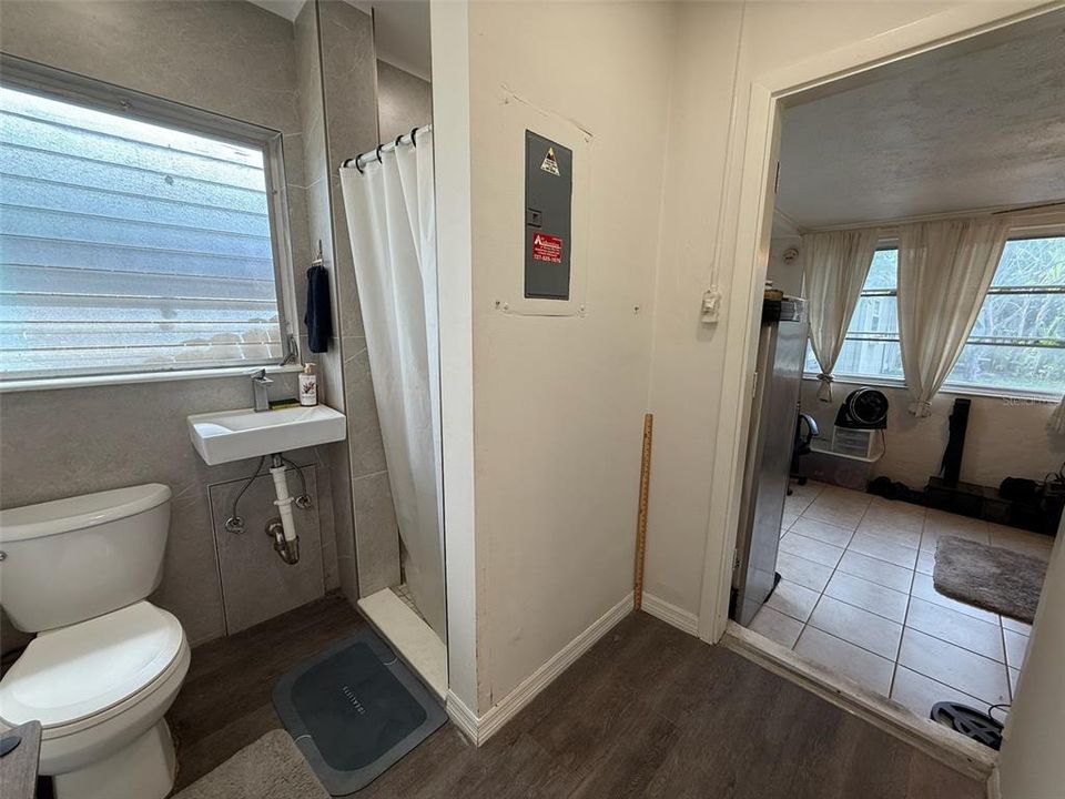 For Sale: $400,000 (2 beds, 2 baths, 1214 Square Feet)