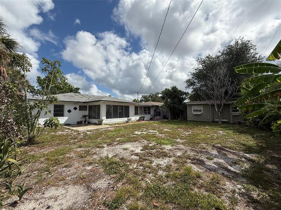 For Sale: $400,000 (2 beds, 2 baths, 1214 Square Feet)