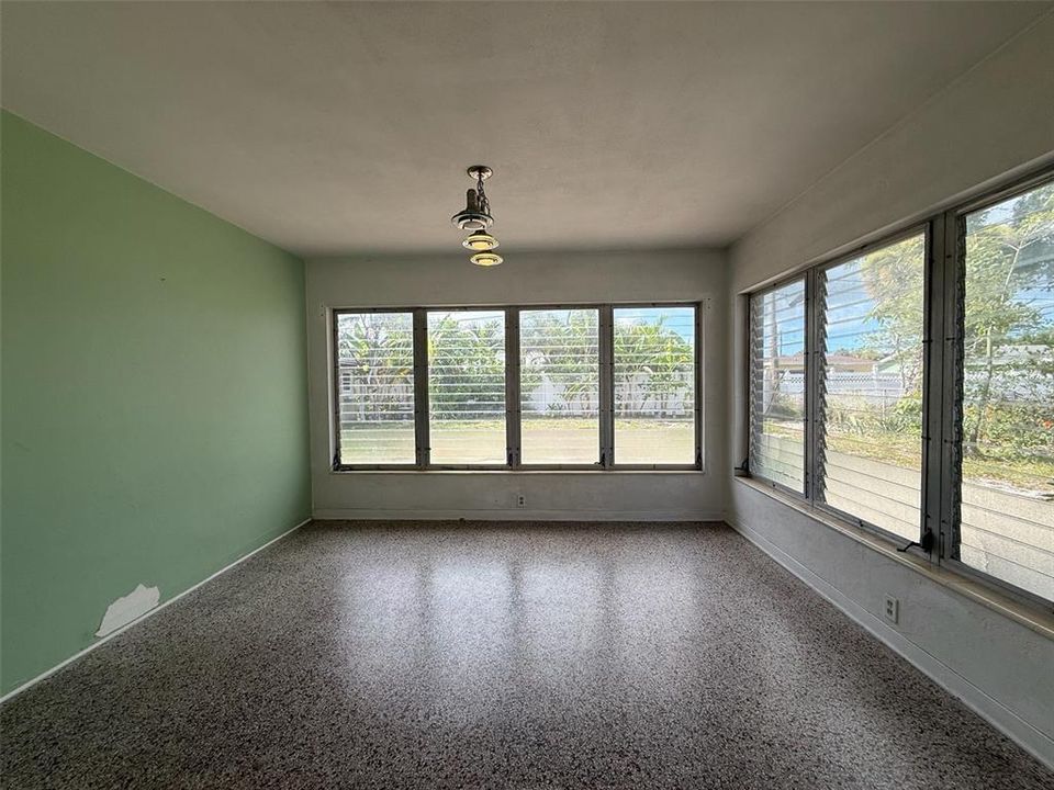 For Sale: $400,000 (2 beds, 2 baths, 1214 Square Feet)