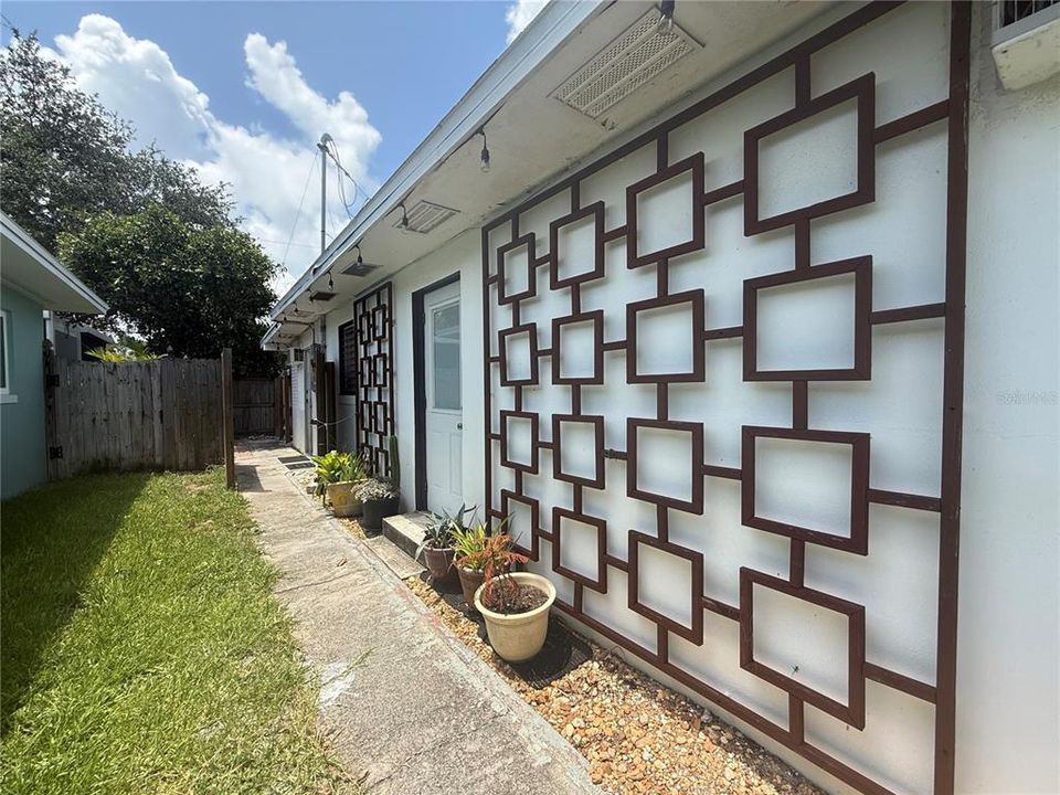 For Sale: $400,000 (2 beds, 2 baths, 1214 Square Feet)