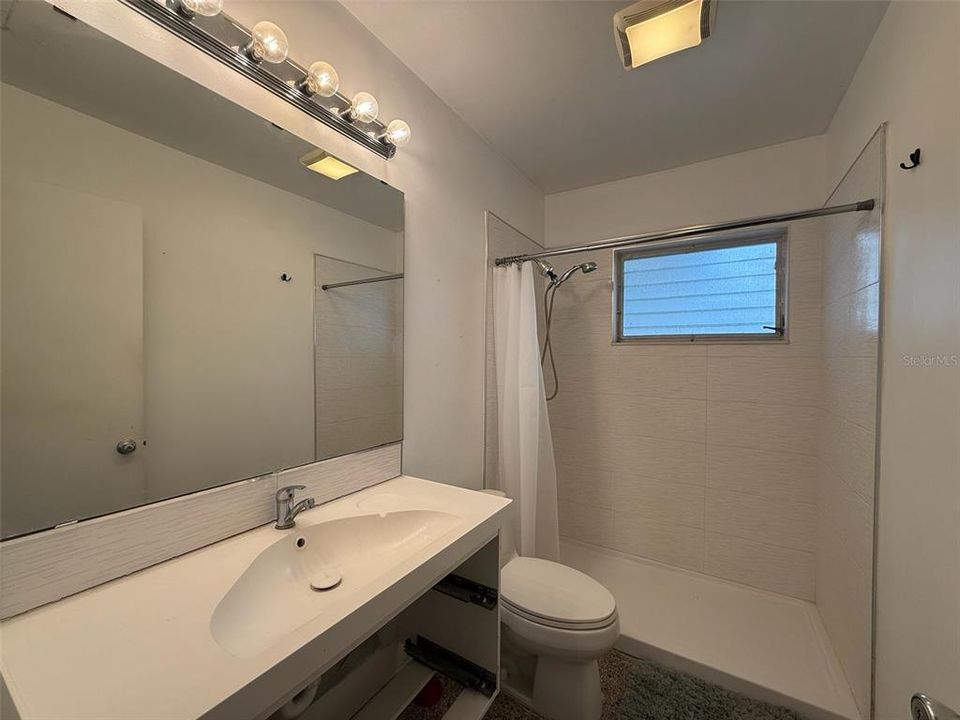 For Sale: $400,000 (2 beds, 2 baths, 1214 Square Feet)