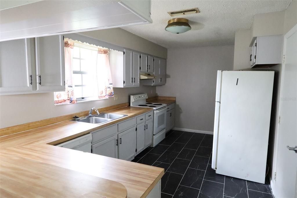 В аренду: $1,500 (3 спален, 2 ванн, 1561 Квадратных фут)