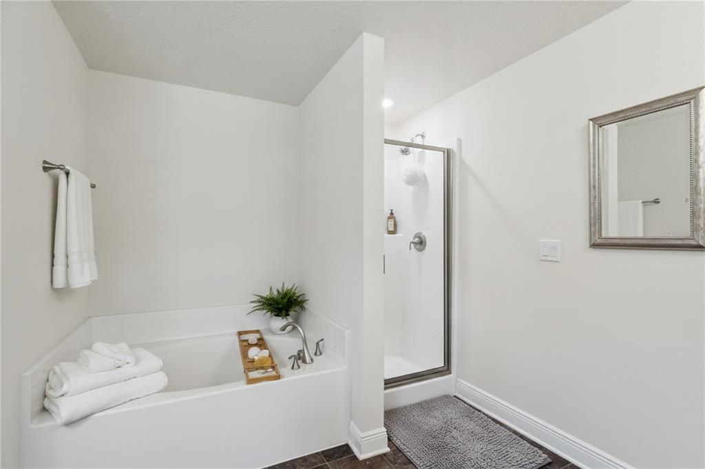 For Sale: $325,000 (3 beds, 2 baths, 2035 Square Feet)