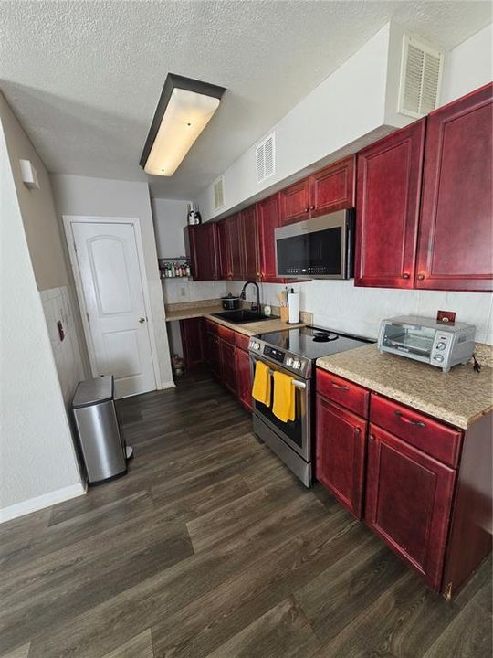 : $250,000 (2 beds, 2 baths, 1025 Square Feet)