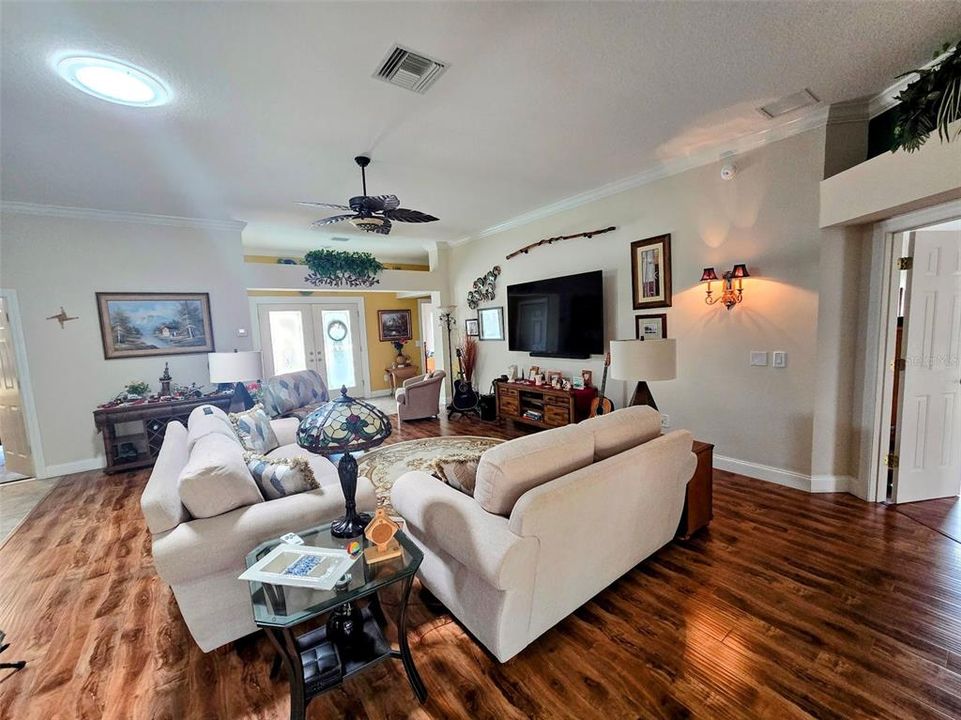 For Sale: $449,500 (3 beds, 2 baths, 1830 Square Feet)