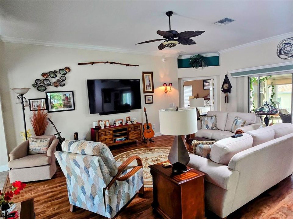 For Sale: $449,500 (3 beds, 2 baths, 1830 Square Feet)