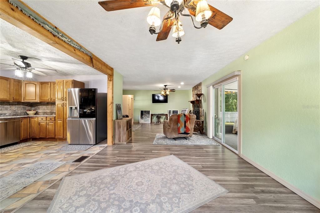 For Sale: $349,900 (3 beds, 2 baths, 1500 Square Feet)