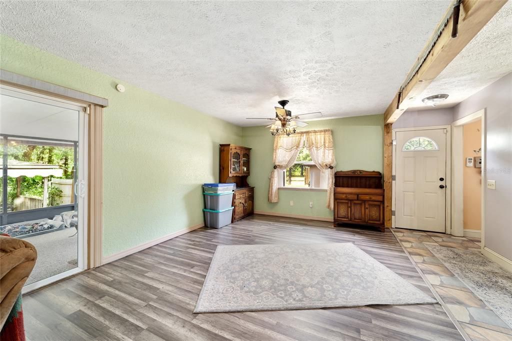 For Sale: $349,900 (3 beds, 2 baths, 1500 Square Feet)