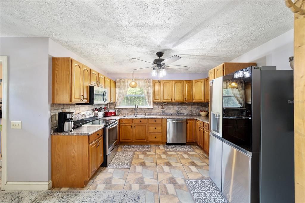 For Sale: $349,900 (3 beds, 2 baths, 1500 Square Feet)