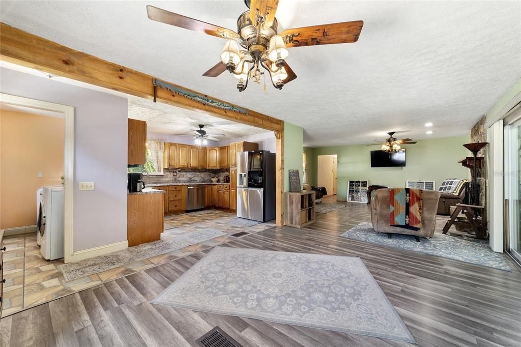 For Sale: $349,900 (3 beds, 2 baths, 1500 Square Feet)