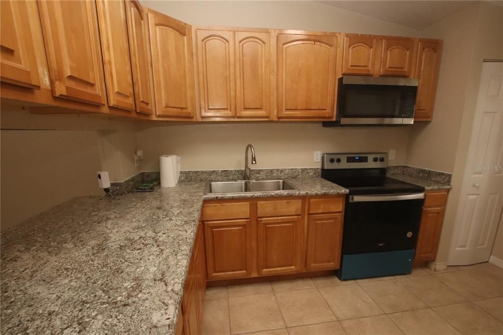 В аренду: $1,750 (2 спален, 2 ванн, 924 Квадратных фут)