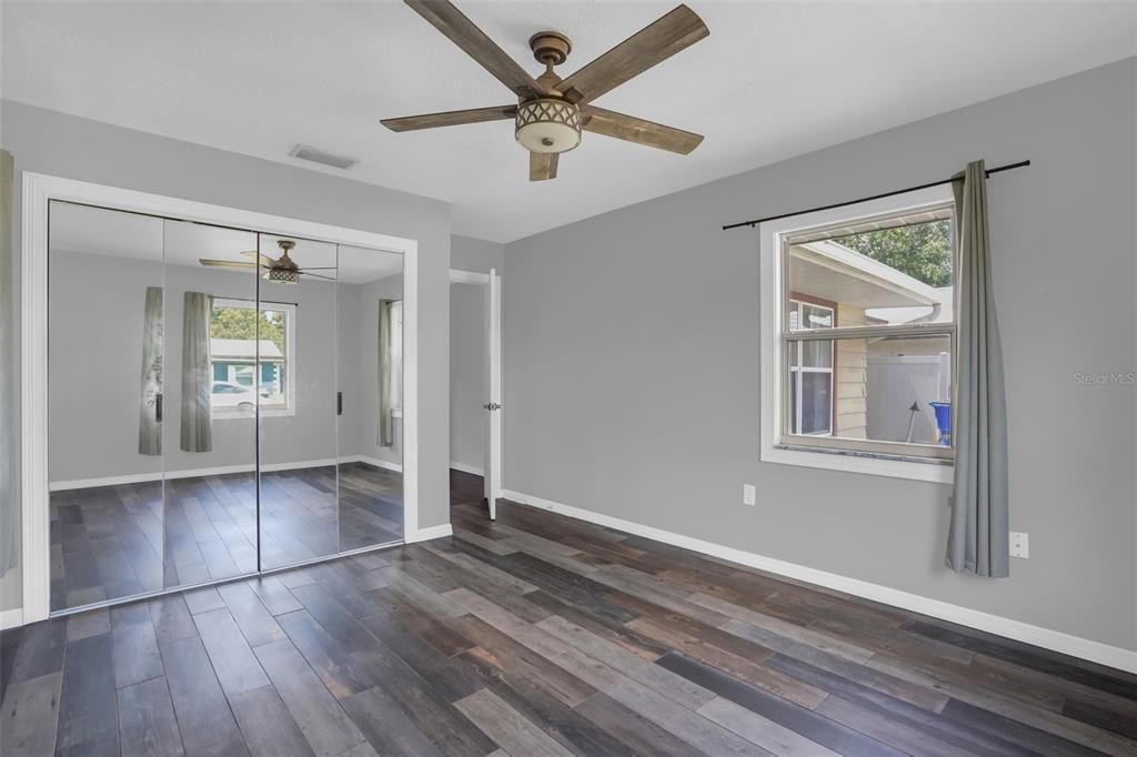 For Sale: $280,000 (2 beds, 1 baths, 912 Square Feet)