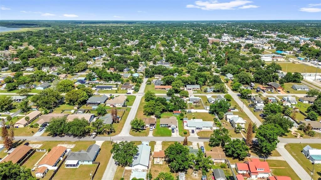 For Sale: $280,000 (2 beds, 1 baths, 912 Square Feet)