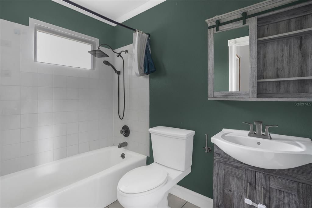 For Sale: $280,000 (2 beds, 1 baths, 912 Square Feet)