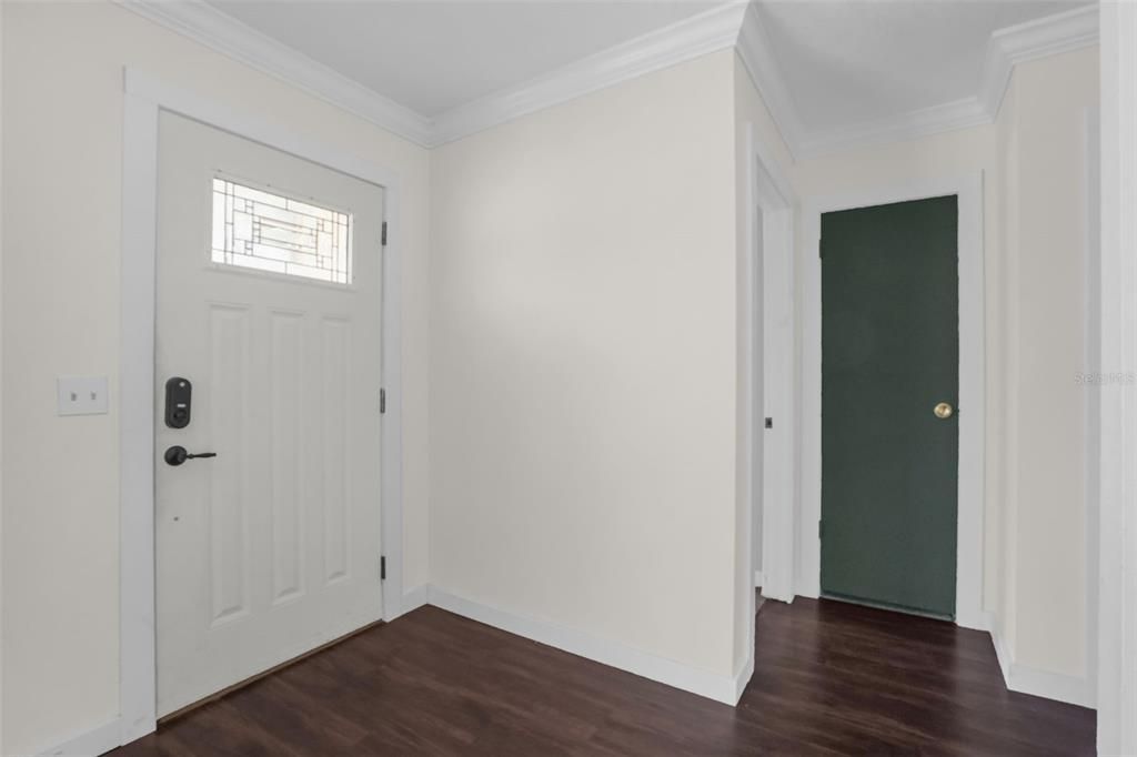 For Sale: $280,000 (2 beds, 1 baths, 912 Square Feet)