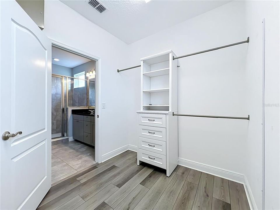 For Sale: $569,000 (3 beds, 2 baths, 2119 Square Feet)