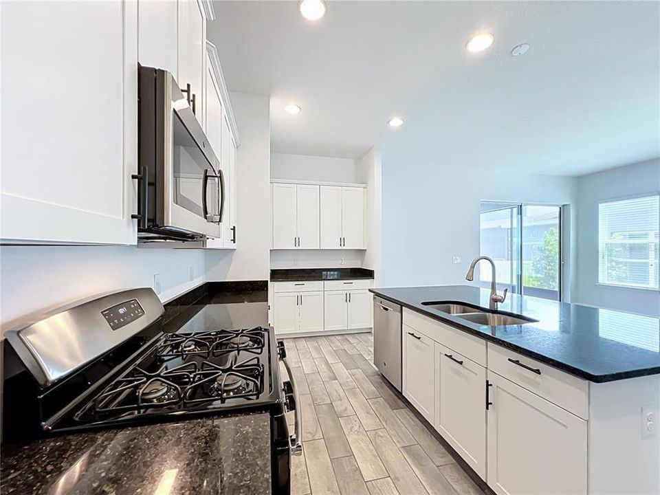 For Sale: $569,000 (3 beds, 2 baths, 2119 Square Feet)