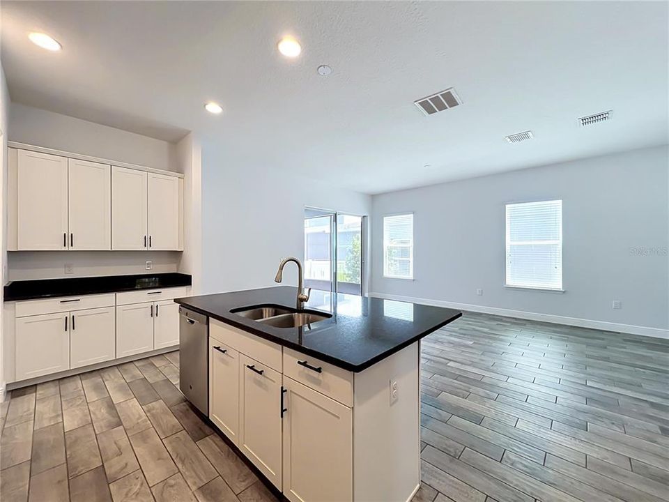 For Sale: $569,000 (3 beds, 2 baths, 2119 Square Feet)