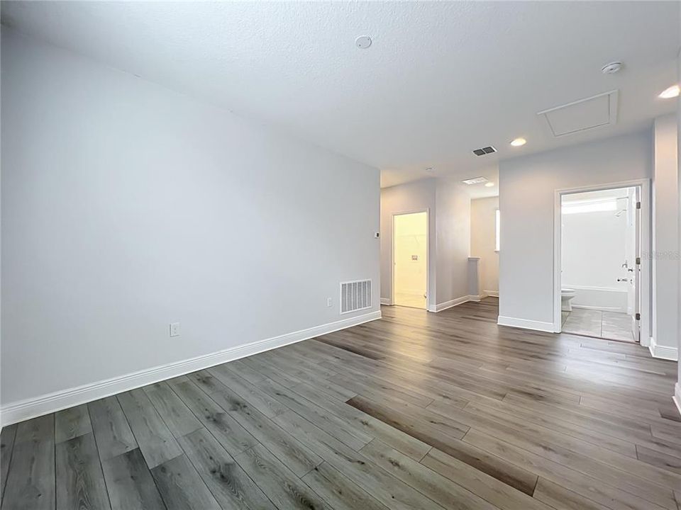 For Sale: $569,000 (3 beds, 2 baths, 2119 Square Feet)