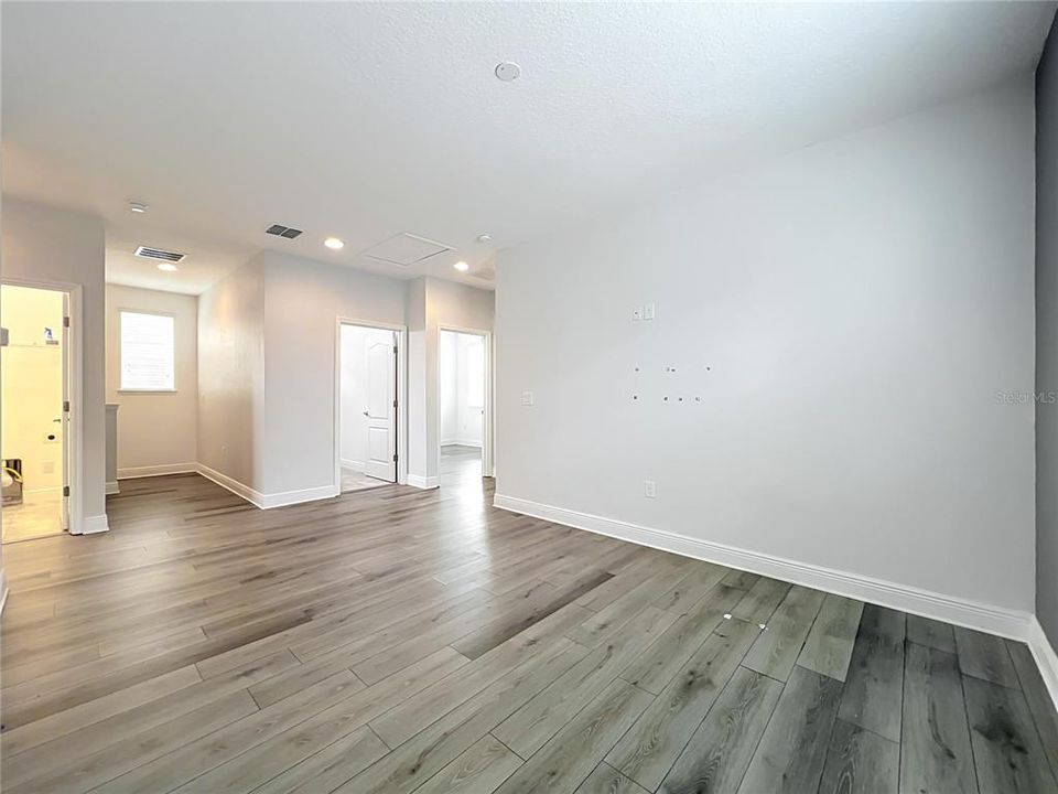 For Sale: $569,000 (3 beds, 2 baths, 2119 Square Feet)